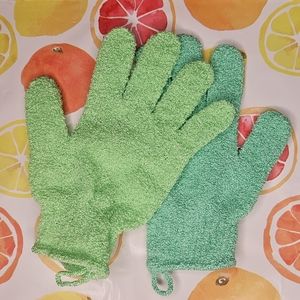 NEW!! Dual Colored Exfoliation Gloves! ✨️
